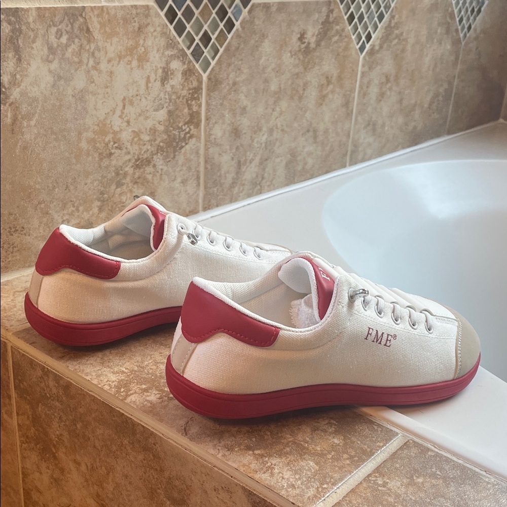 FME Makeover Essentials White Red Casual Sneakers Never Worn, Run Big (size 9) - Picture 8 of 8